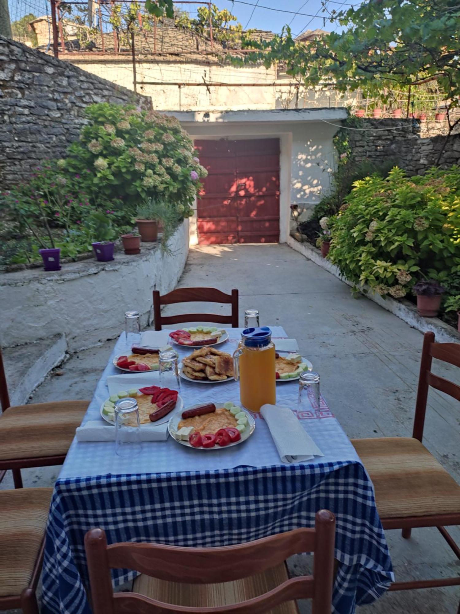 Guesthouse 1805 Gjirokaster Bagian luar foto