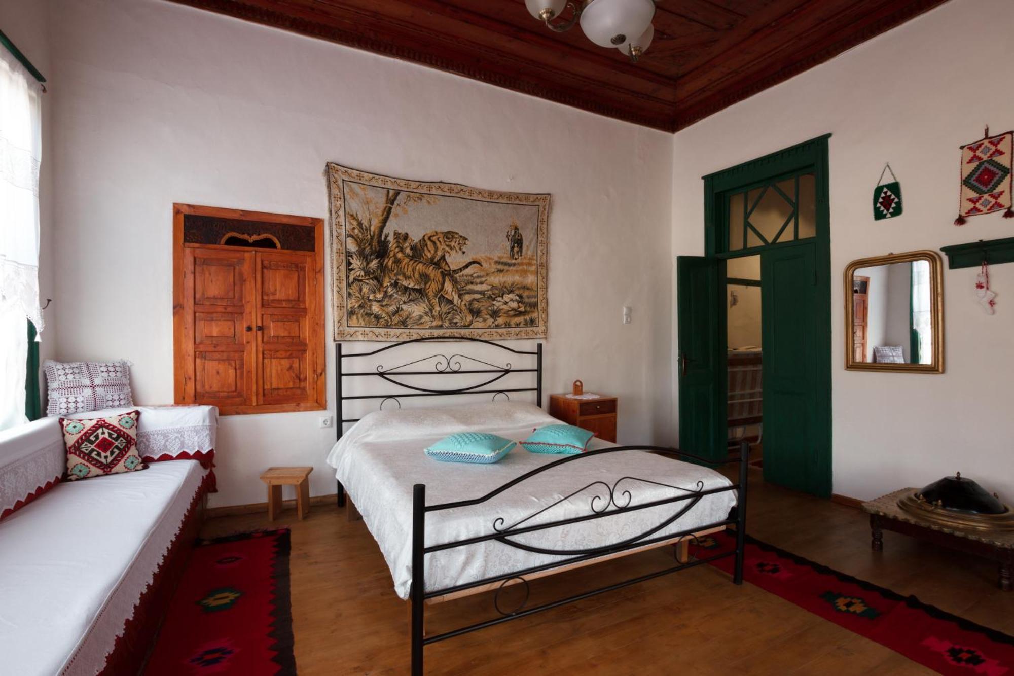 Guesthouse 1805 Gjirokaster Bagian luar foto
