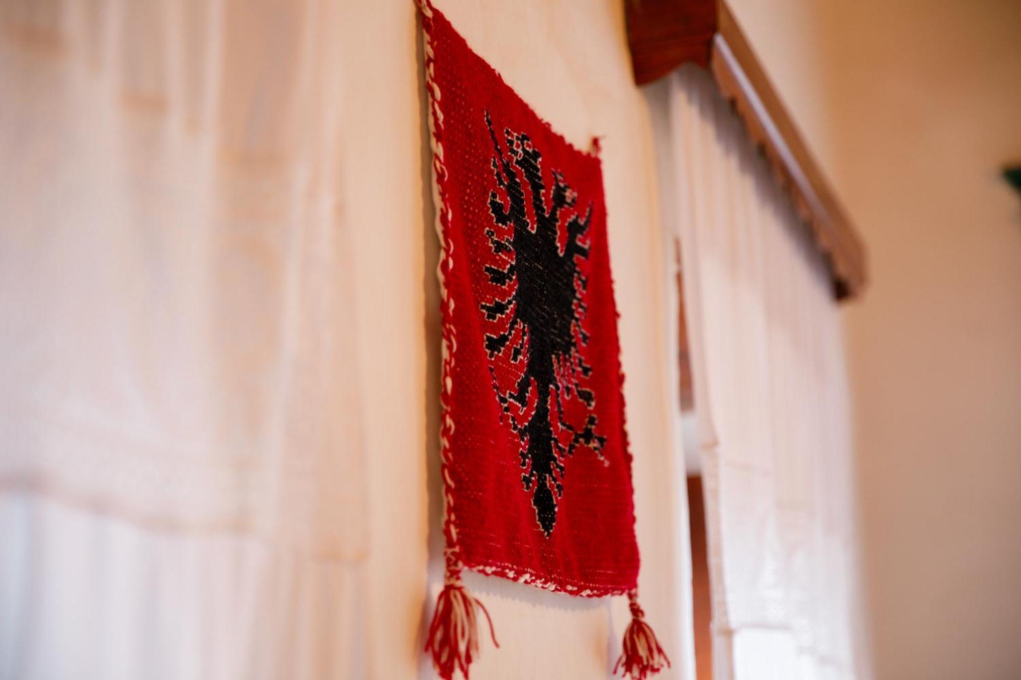 Guesthouse 1805 Gjirokaster Bagian luar foto