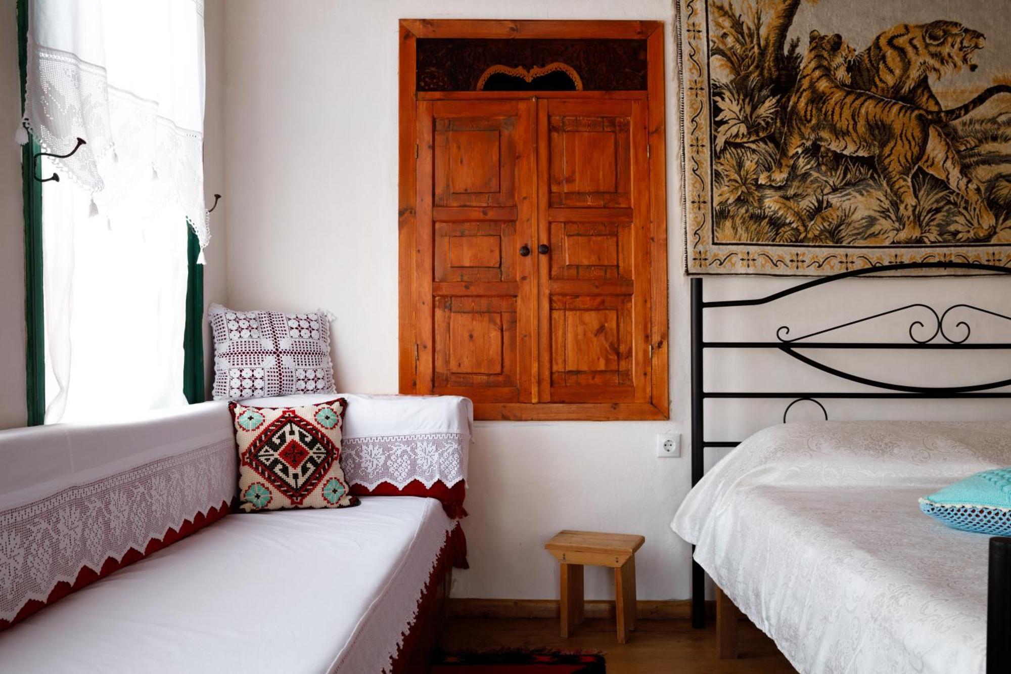Guesthouse 1805 Gjirokaster Bagian luar foto