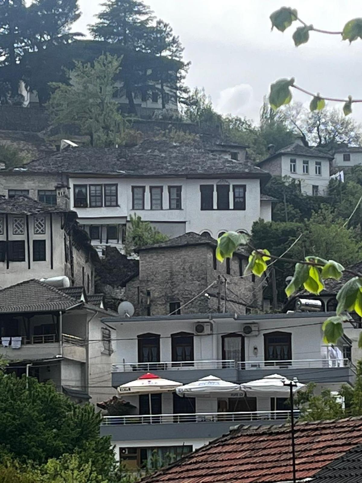 Guesthouse 1805 Gjirokaster Bagian luar foto