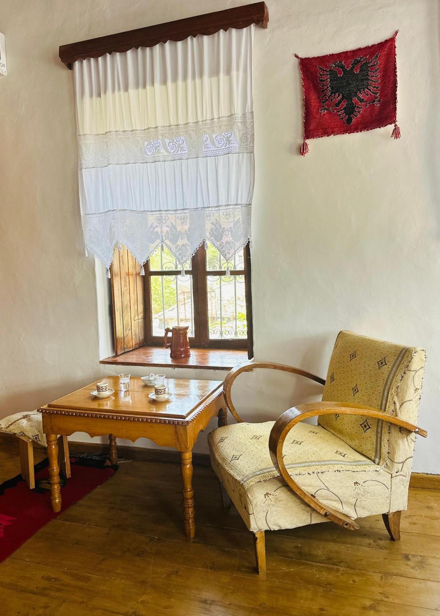 Guesthouse 1805 Gjirokaster Bagian luar foto